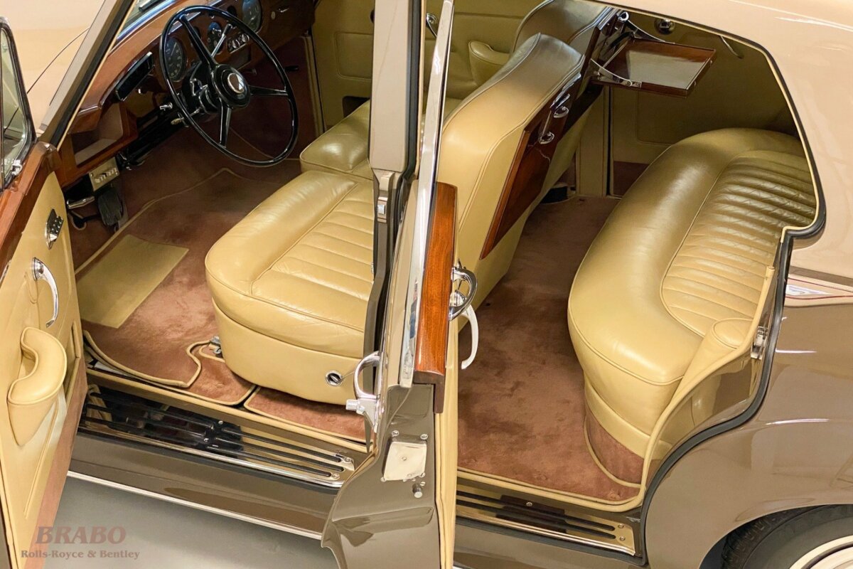 Rolls-Royce Silver Cloud II LHD Sand over Sable