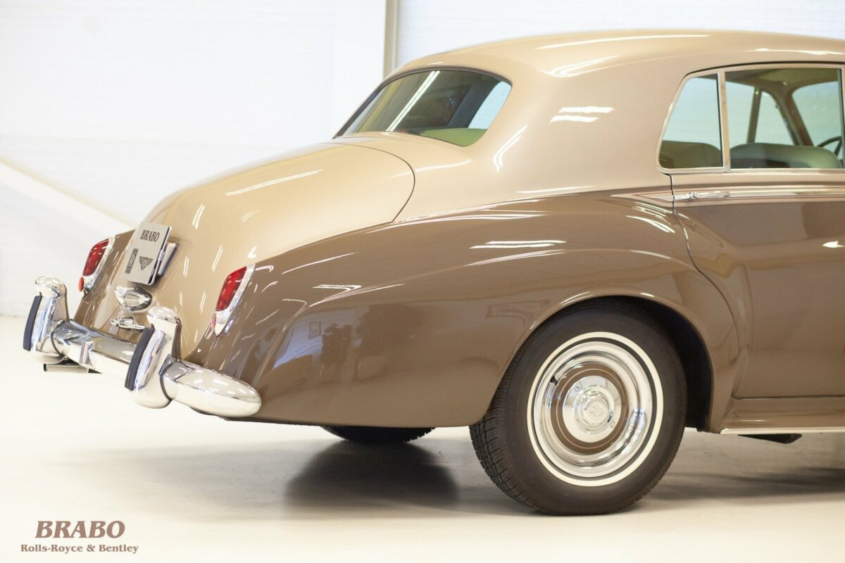 Rolls-Royce Silver Cloud II LHD Sand over Sable