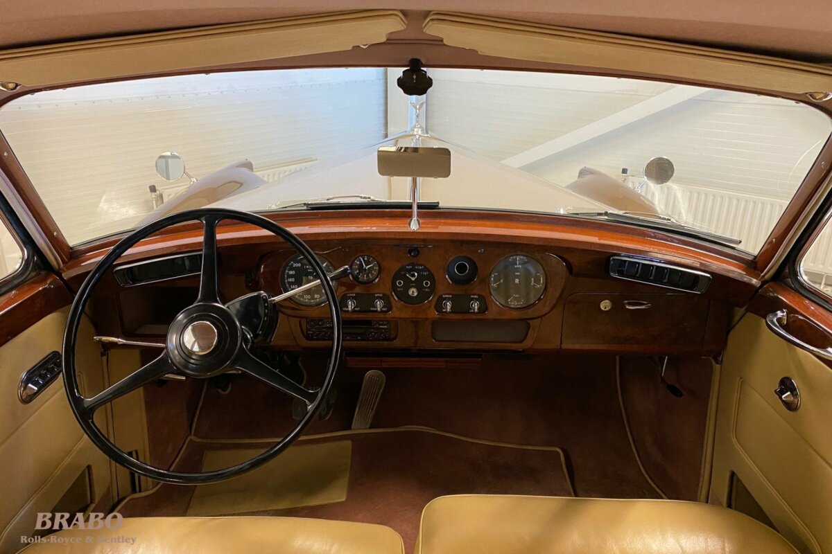 Rolls-Royce Silver Cloud II LHD Sand over Sable