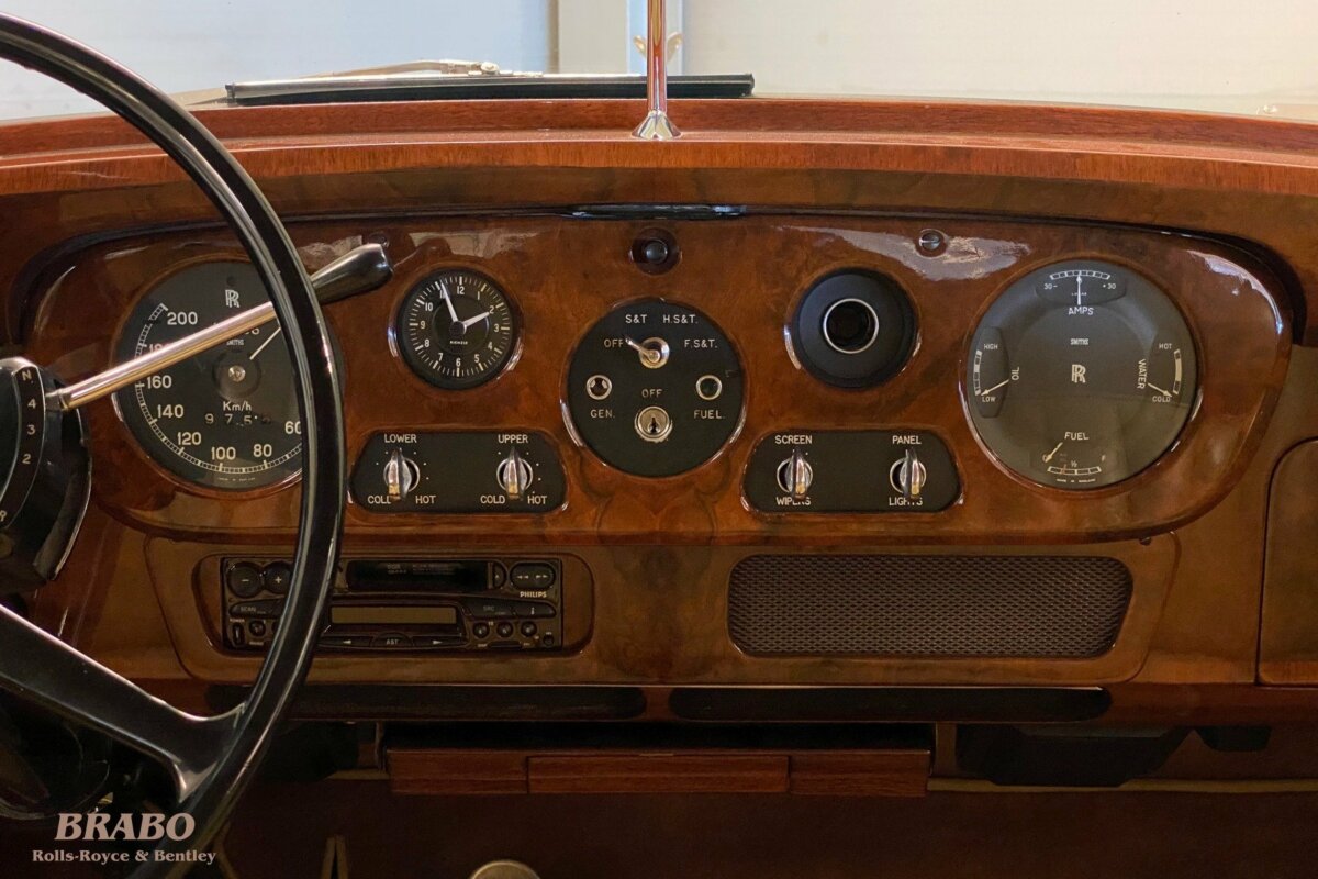 Rolls-Royce Silver Cloud II LHD Sand over Sable