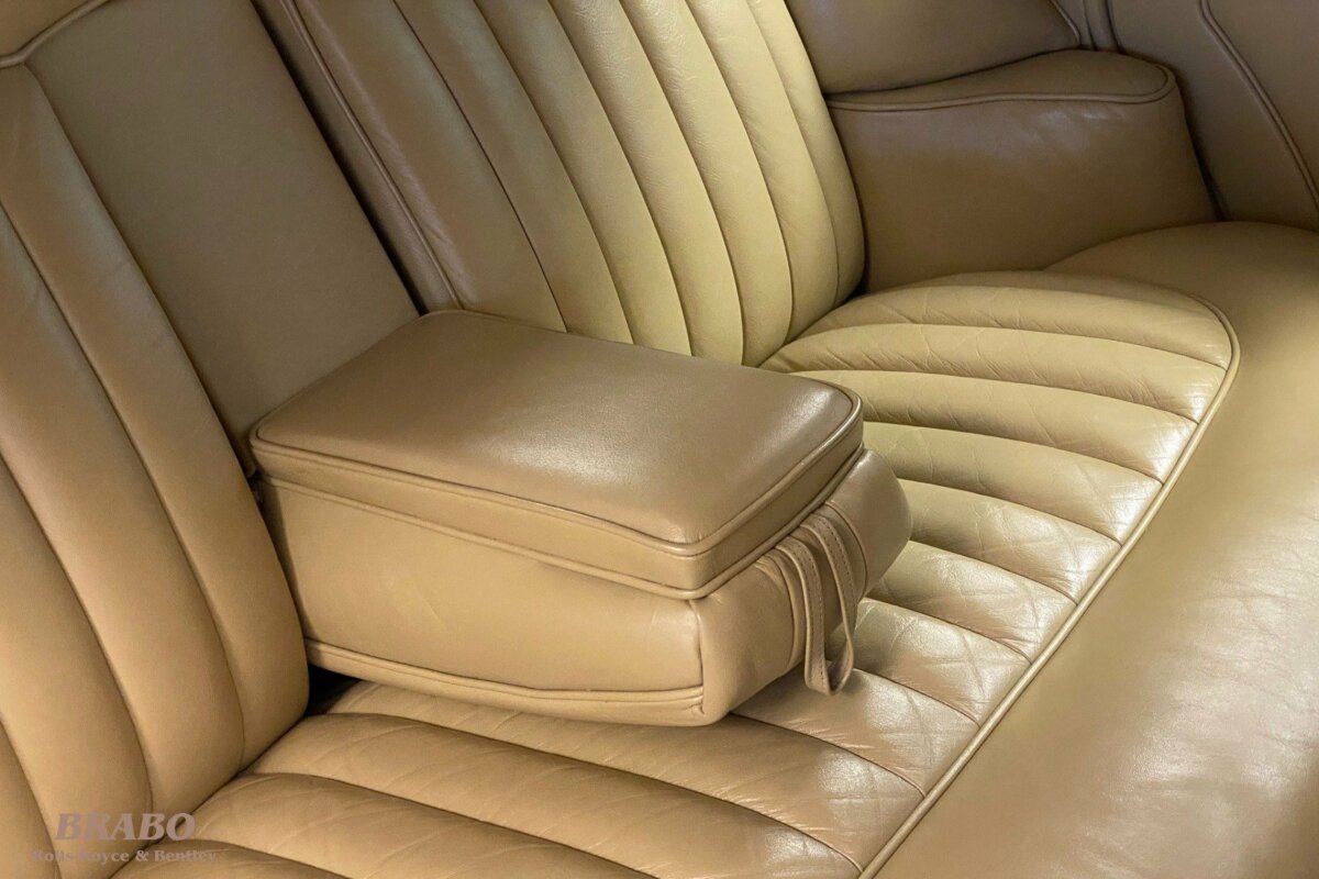 Rolls-Royce Silver Cloud II LHD Sand over Sable