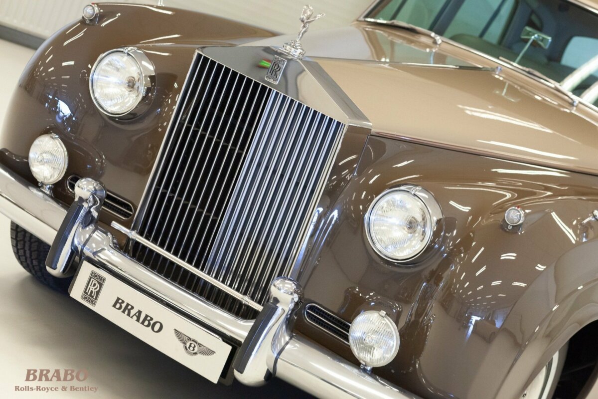 Rolls-Royce Silver Cloud II LHD Sand over Sable