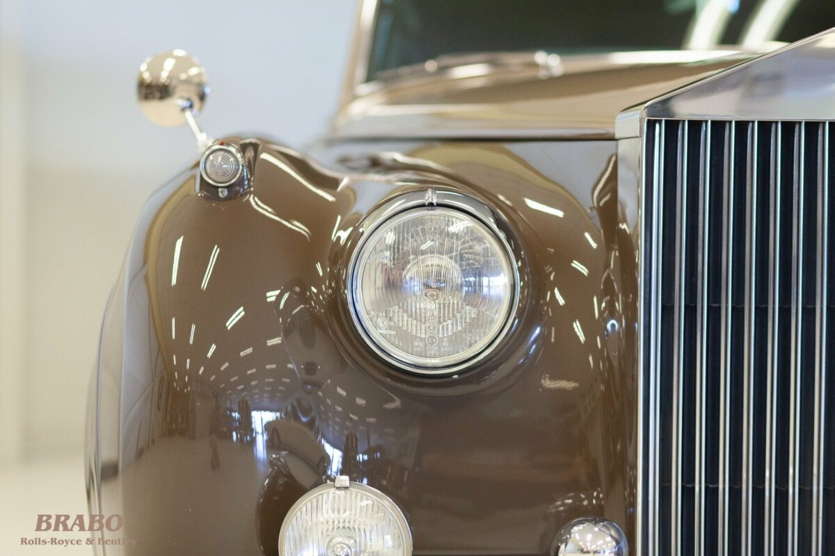 Rolls-Royce Silver Cloud II LHD Sand over Sable