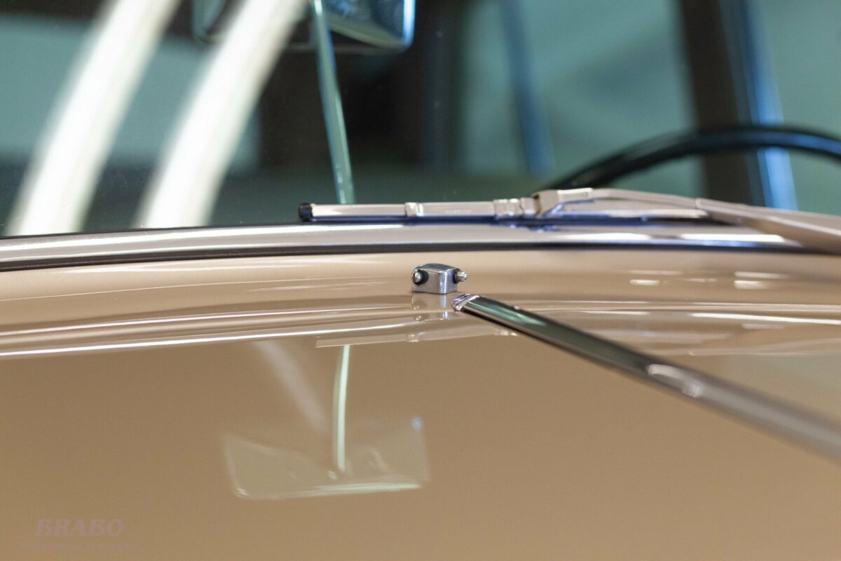 Rolls-Royce Silver Cloud II LHD Sand over Sable