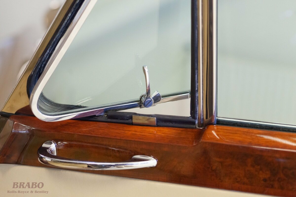 Rolls-Royce Silver Cloud II LHD Sand over Sable
