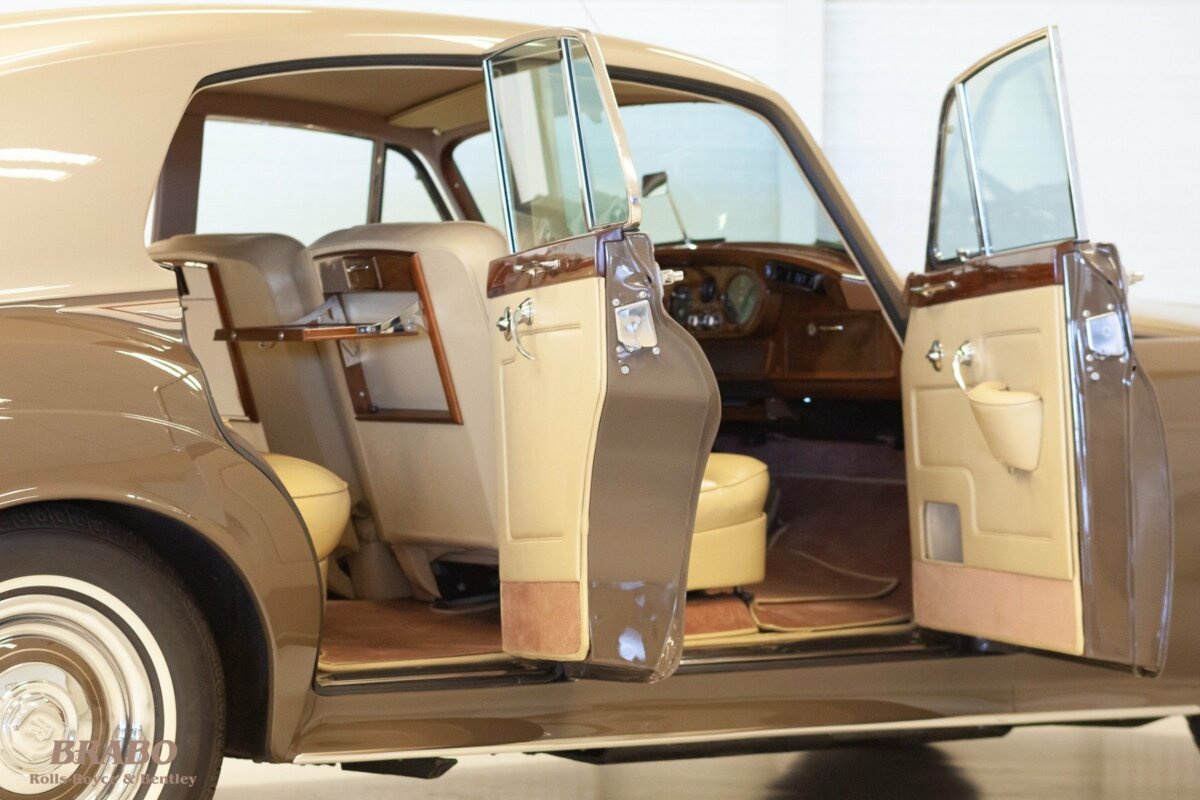 Rolls-Royce Silver Cloud II LHD Sand over Sable