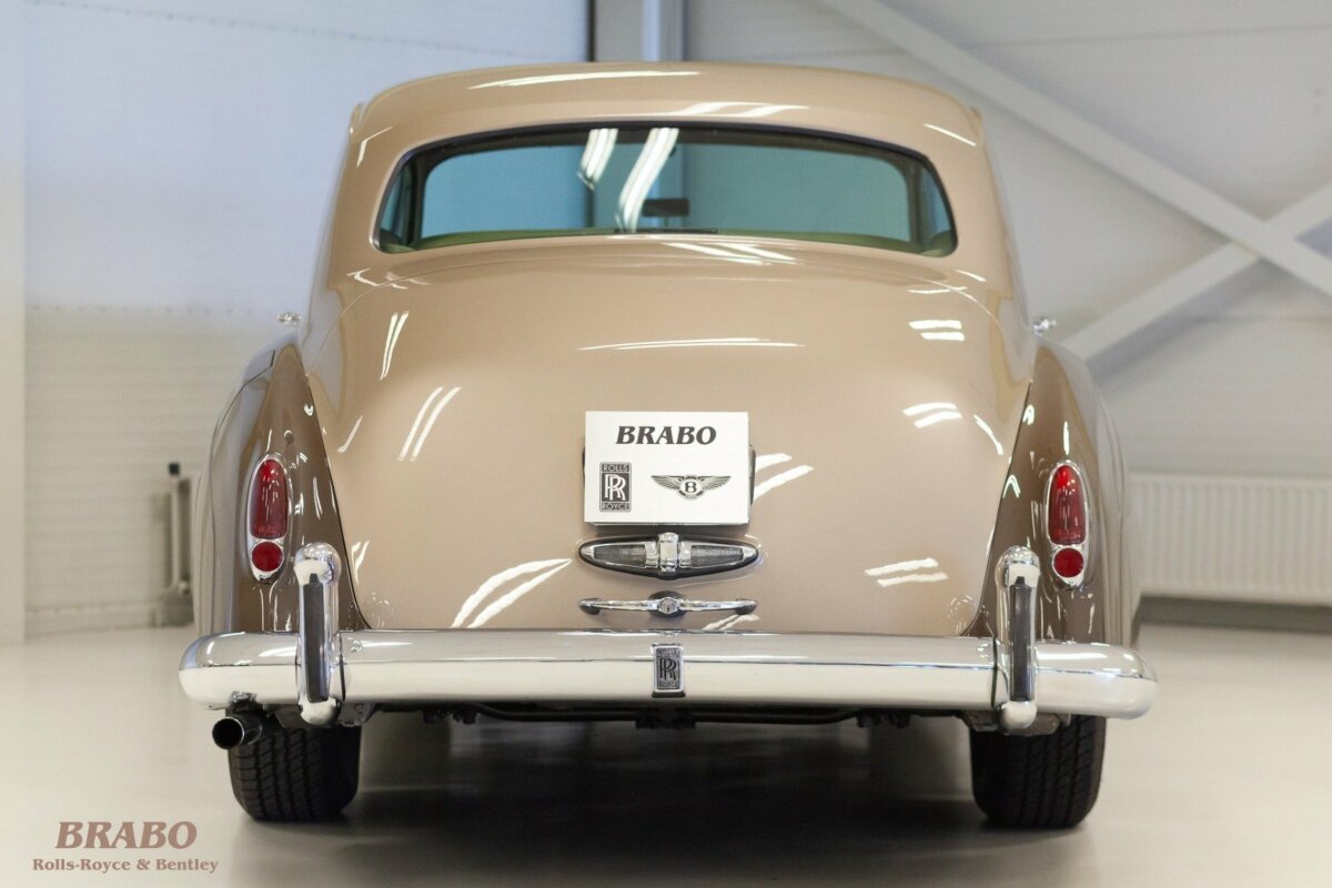 Rolls-Royce Silver Cloud II LHD Sand over Sable