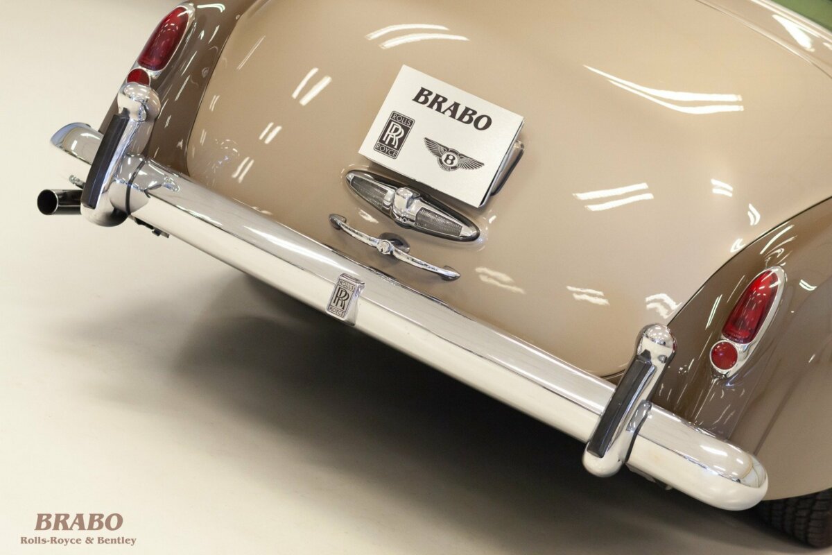 Rolls-Royce Silver Cloud II LHD Sand over Sable
