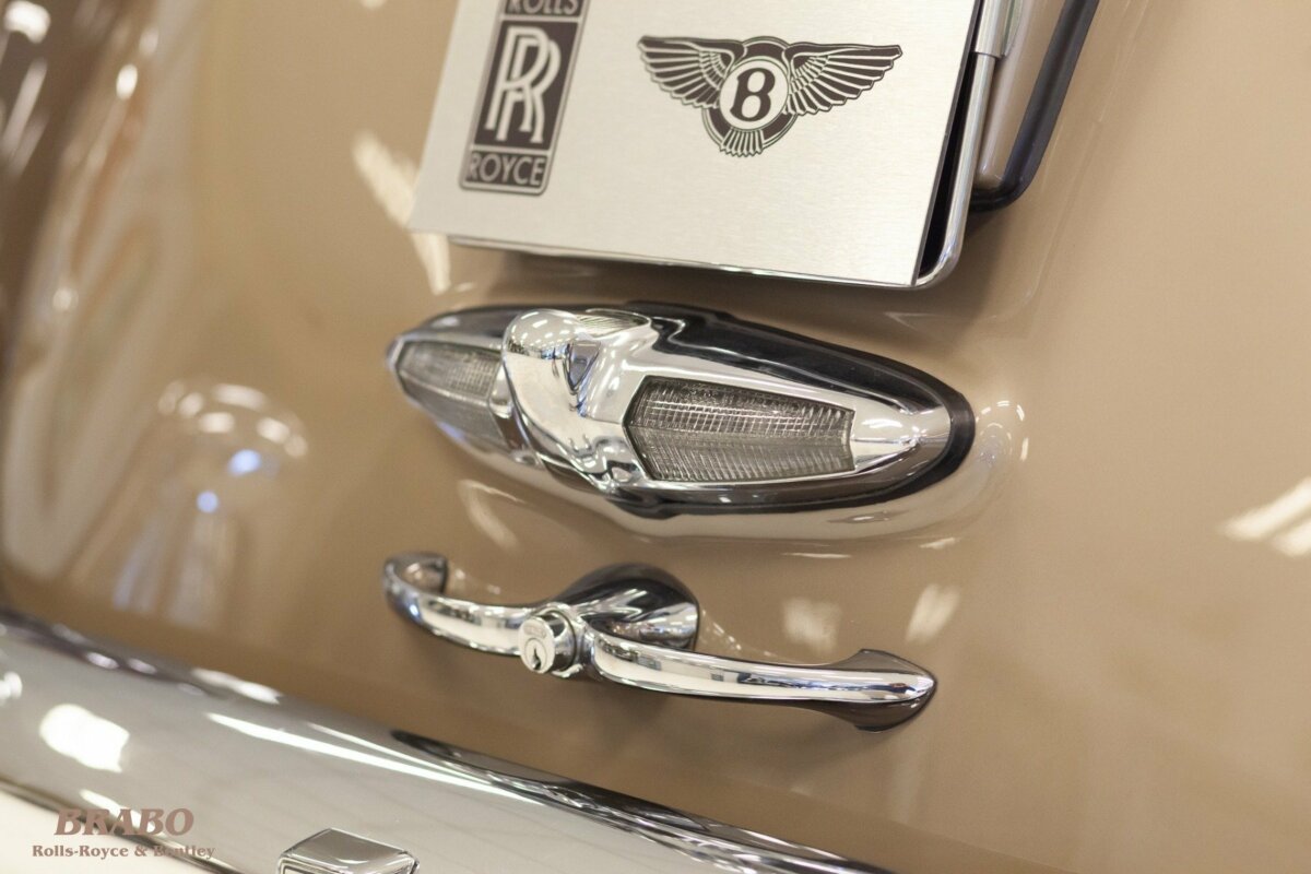 Rolls-Royce Silver Cloud II LHD Sand over Sable
