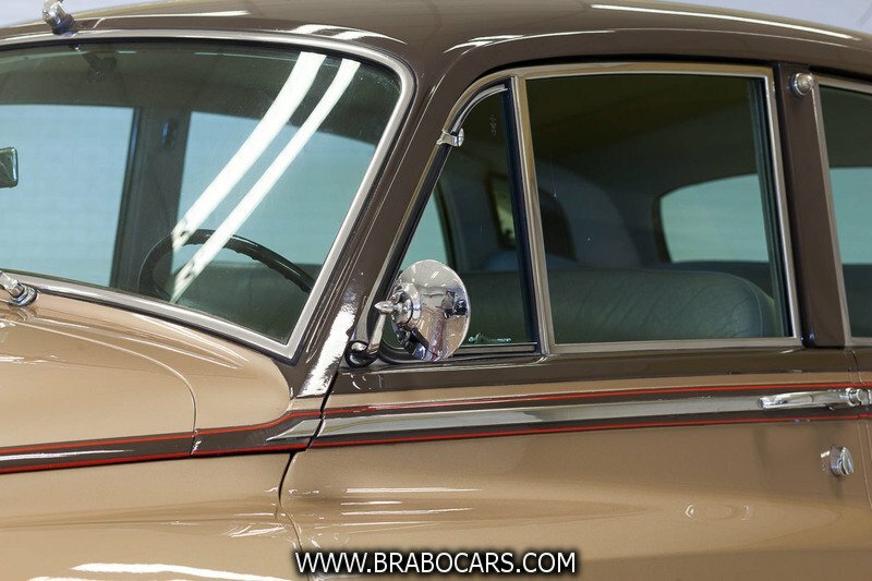 Bentley S2