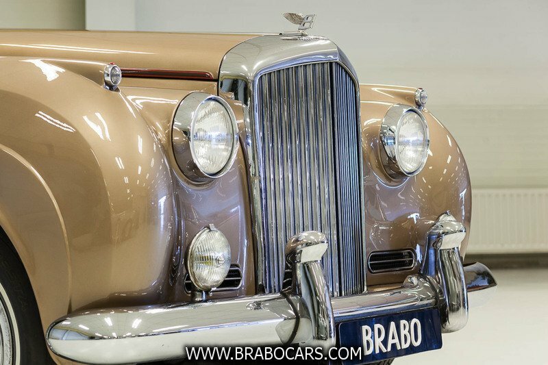 Bentley S2