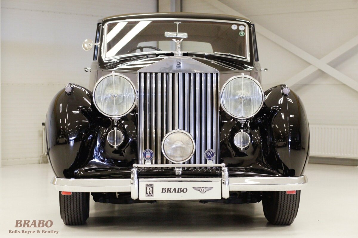 Rolls-Royce Silver Wraith James Young 4 door Saloon with division