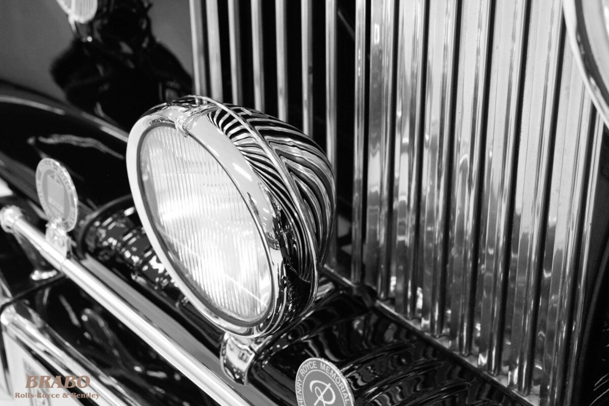 Rolls-Royce Silver Wraith James Young 4 door Saloon with division