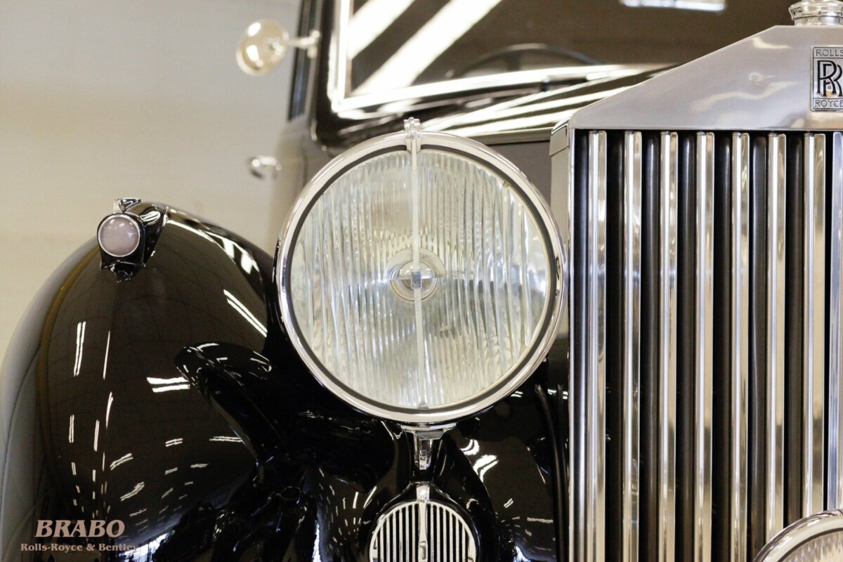 Rolls-Royce Silver Wraith James Young 4 door Saloon with division