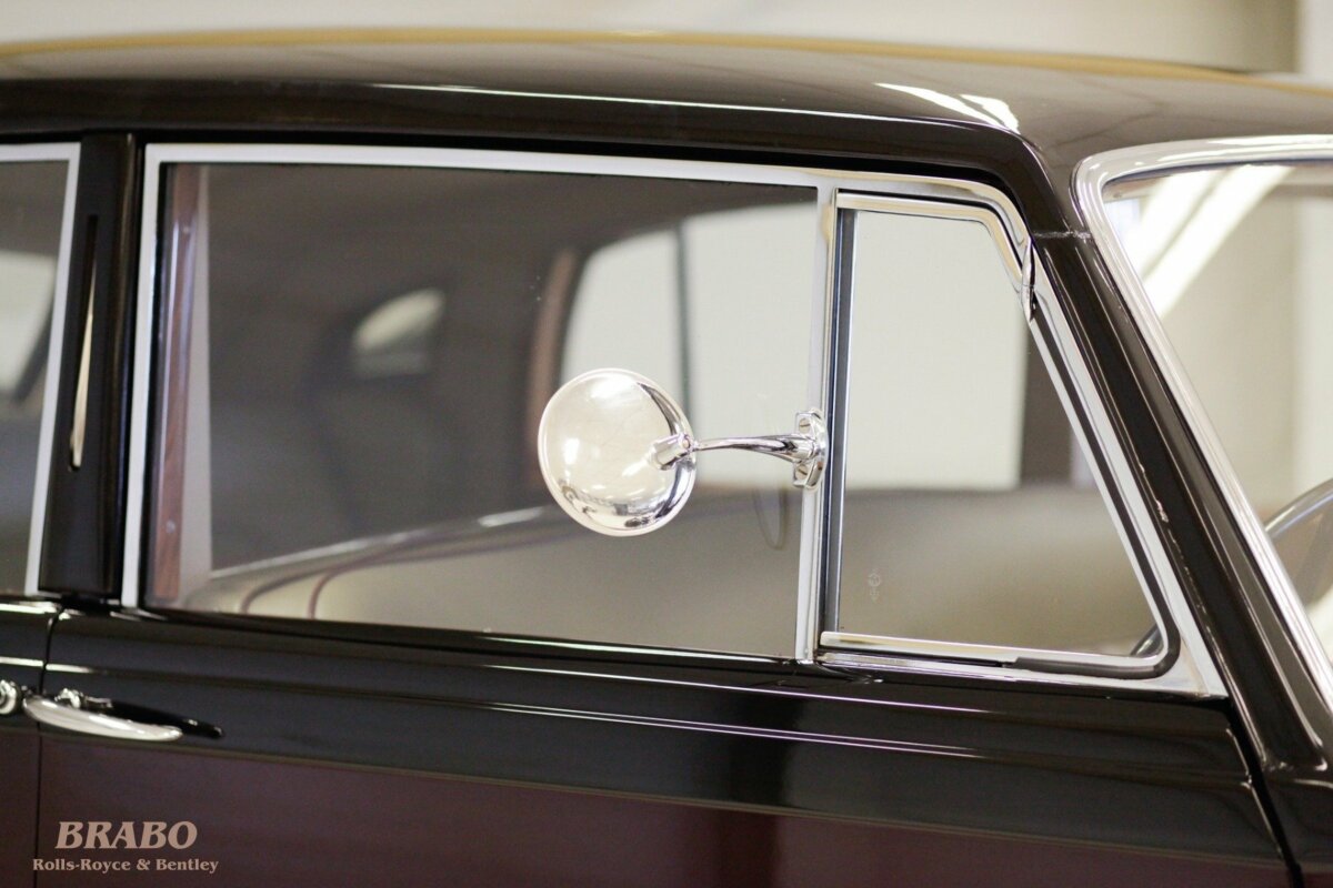 Rolls-Royce Silver Wraith James Young 4 door Saloon with division
