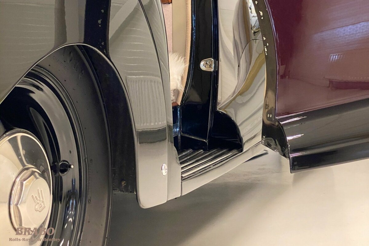 Rolls-Royce Silver Wraith James Young 4 door Saloon with division