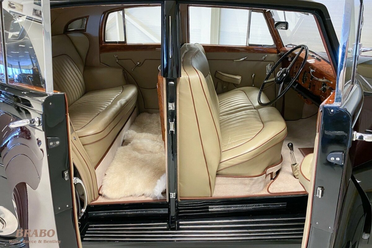 Rolls-Royce Silver Wraith James Young 4 door Saloon with division