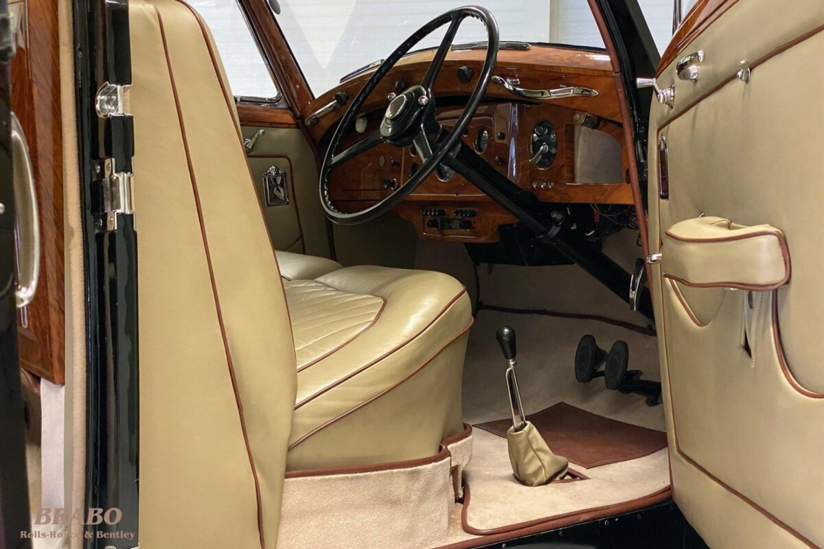 Rolls-Royce Silver Wraith James Young 4 door Saloon with division