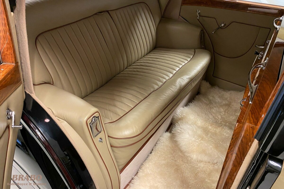 Rolls-Royce Silver Wraith James Young 4 door Saloon with division