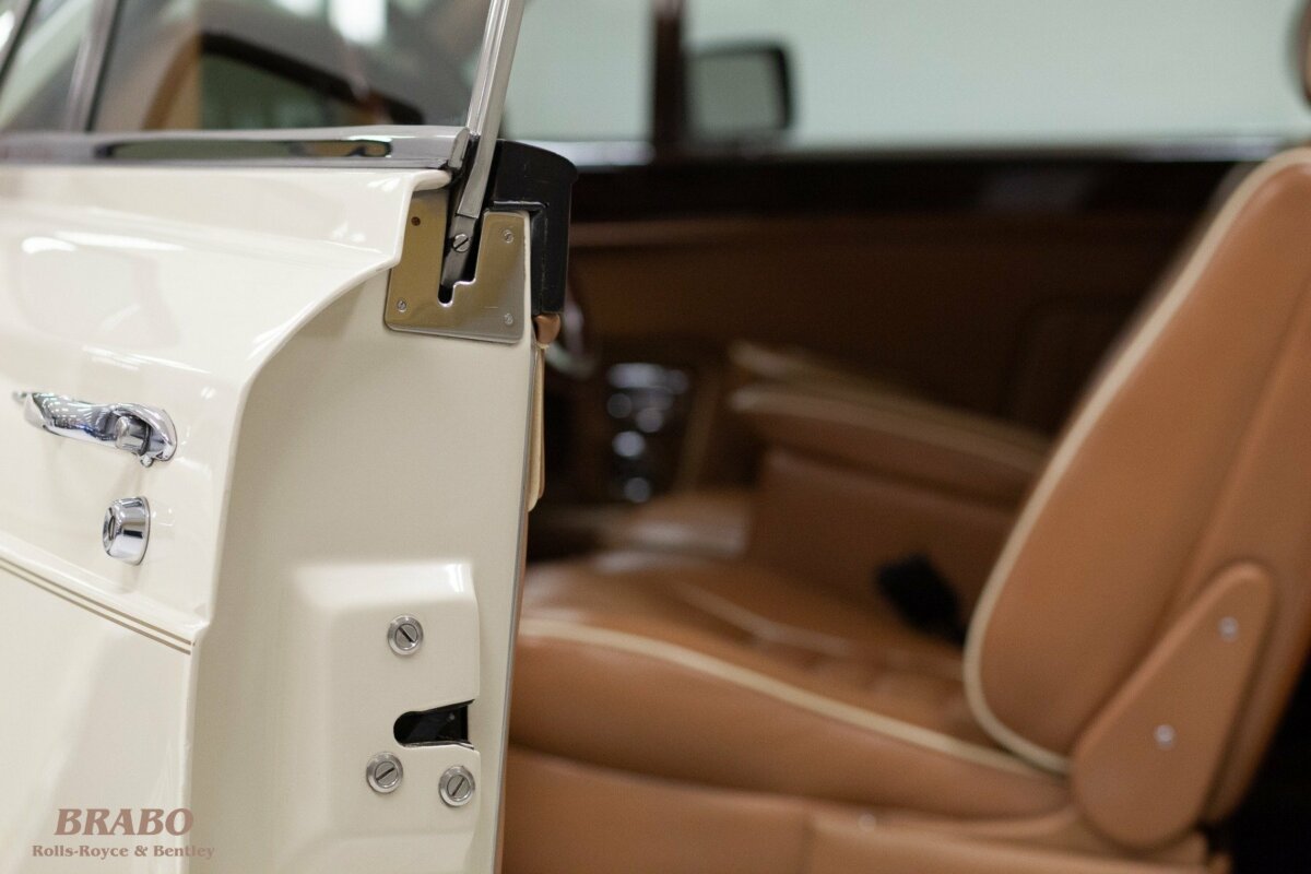 Bentley Continental MPW Drophead Coupé 1988 Magnolia