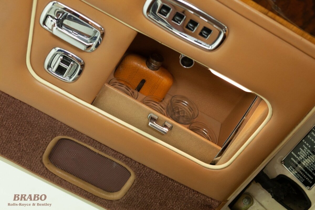 Bentley Continental MPW Drophead Coupé 1988 Magnolia
