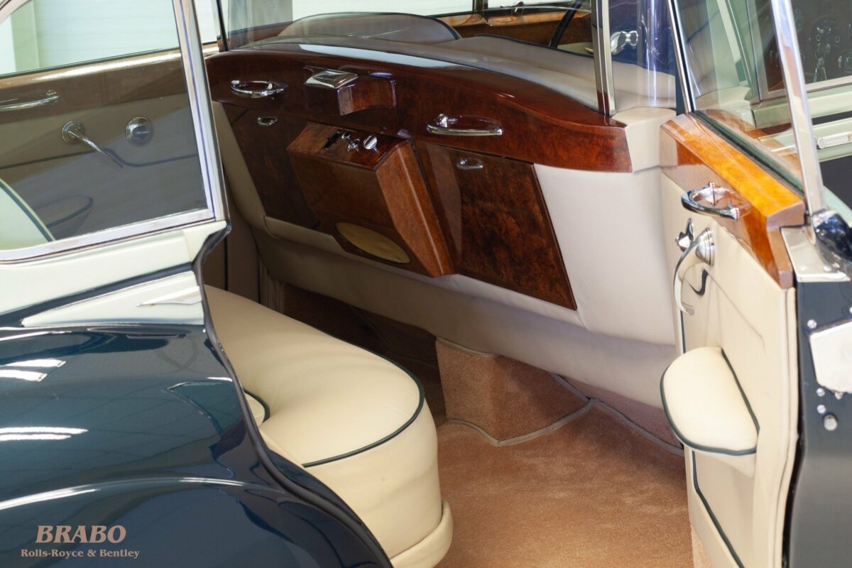 Rolls-Royce Silver Cloud II LWB with glass partition