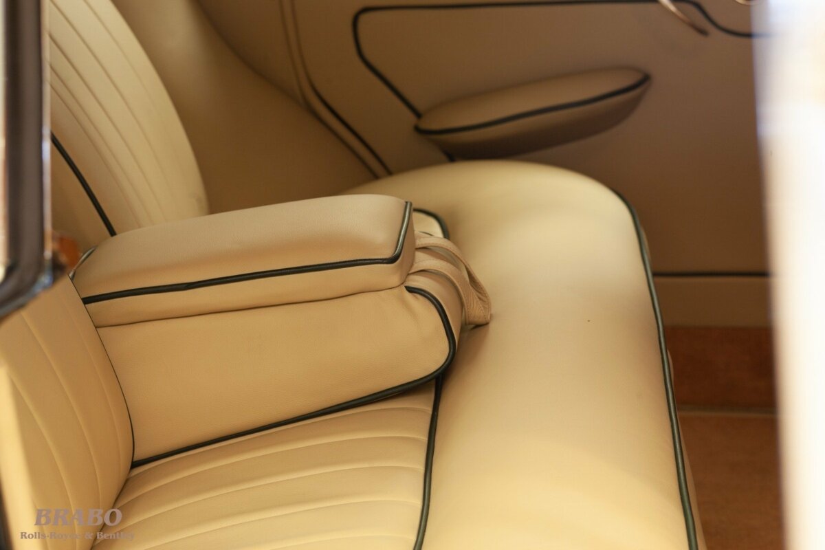 Rolls-Royce Silver Cloud II LWB with glass partition