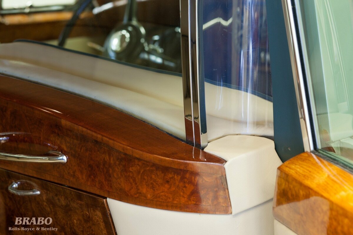 Rolls-Royce Silver Cloud II LWB with glass partition