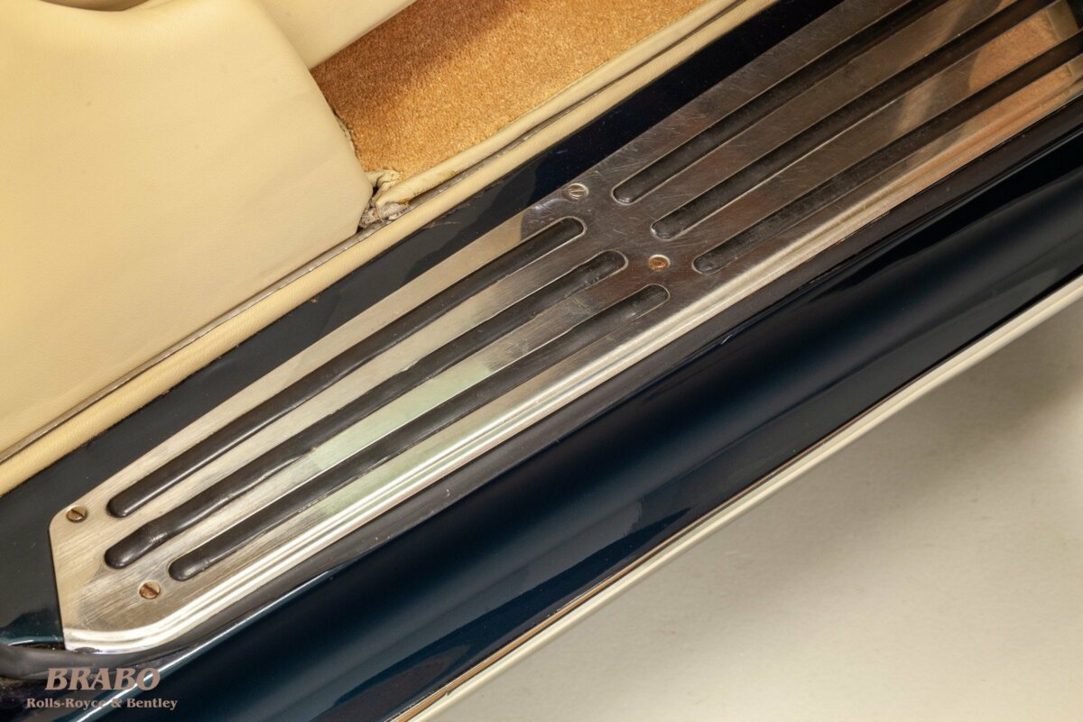 Rolls-Royce Silver Cloud II LWB with glass partition