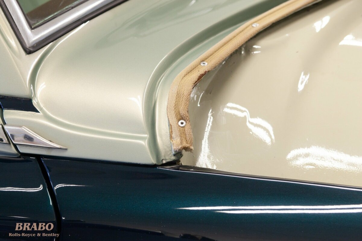 Rolls-Royce Silver Cloud II LWB with glass partition