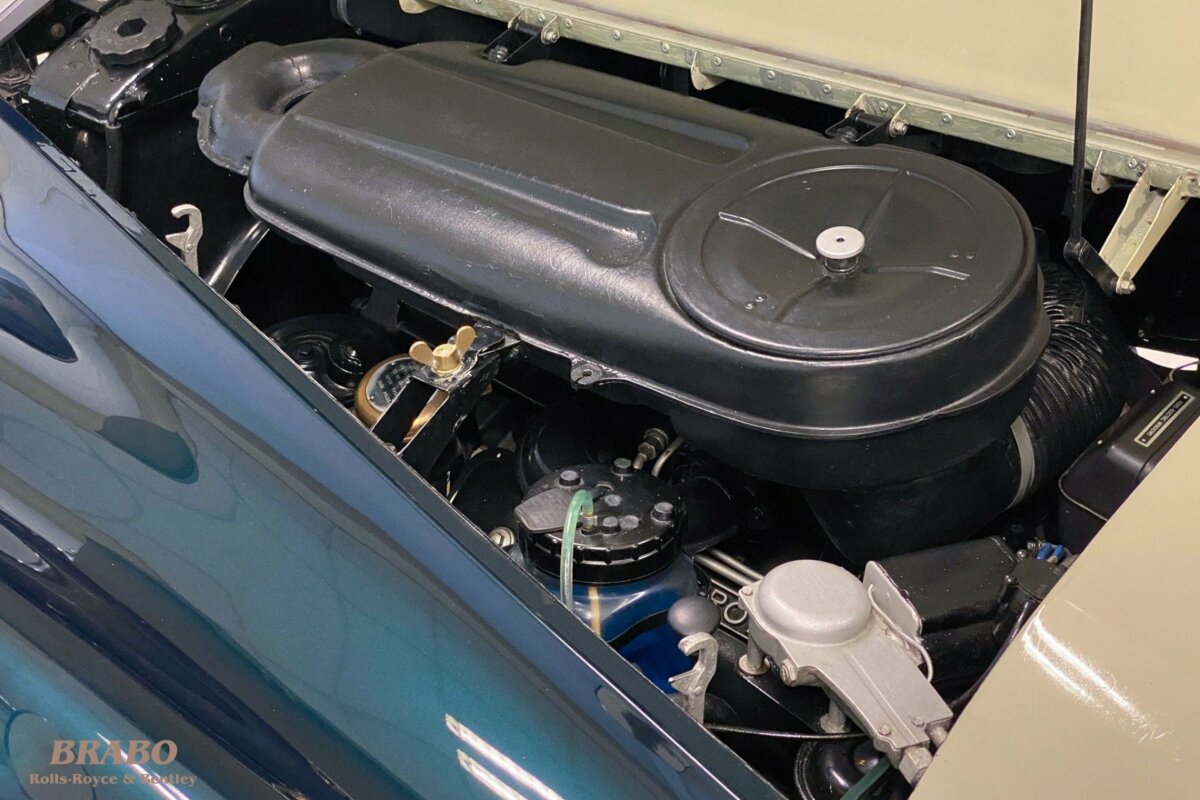 Rolls-Royce Silver Cloud II LWB with glass partition