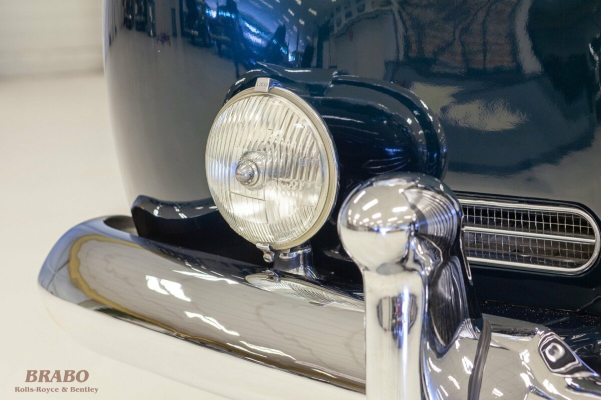 Rolls-Royce Silver Cloud II LWB with glass partition