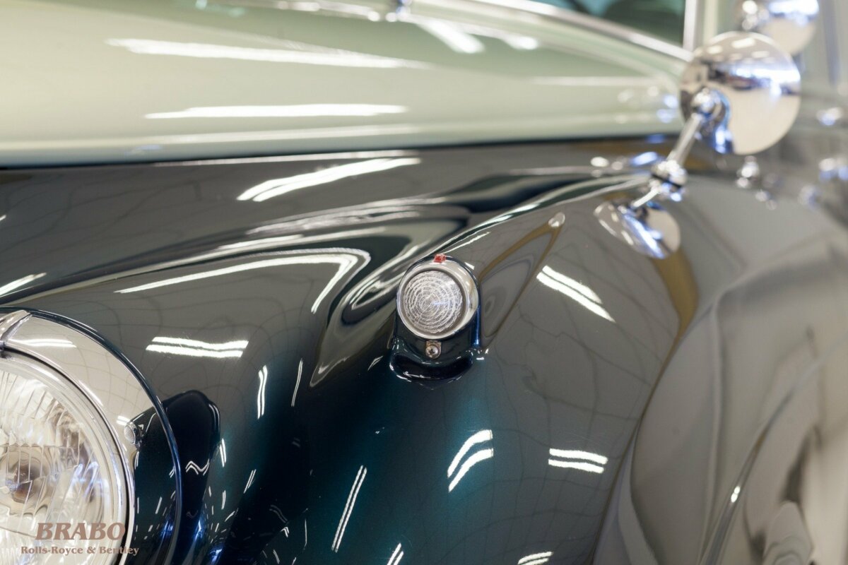 Rolls-Royce Silver Cloud II LWB with glass partition