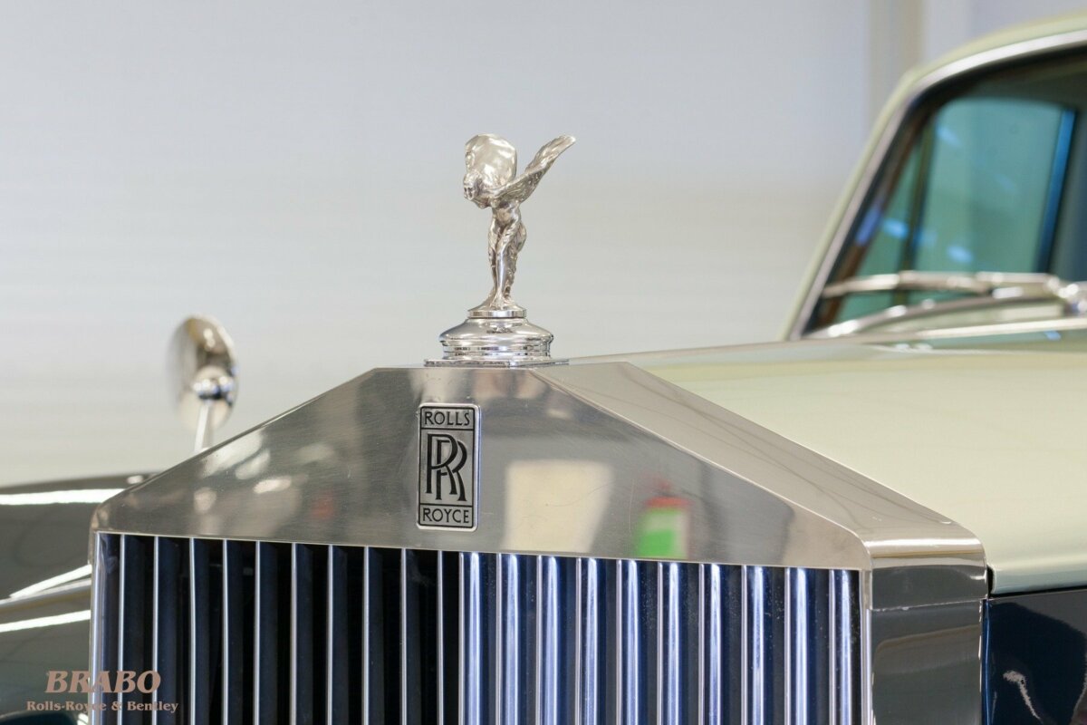 Rolls-Royce Silver Cloud II LWB with glass partition