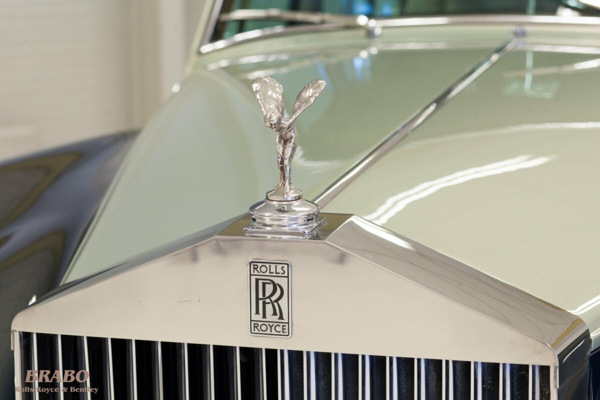 Rolls-Royce Silver Cloud II LWB with glass partition