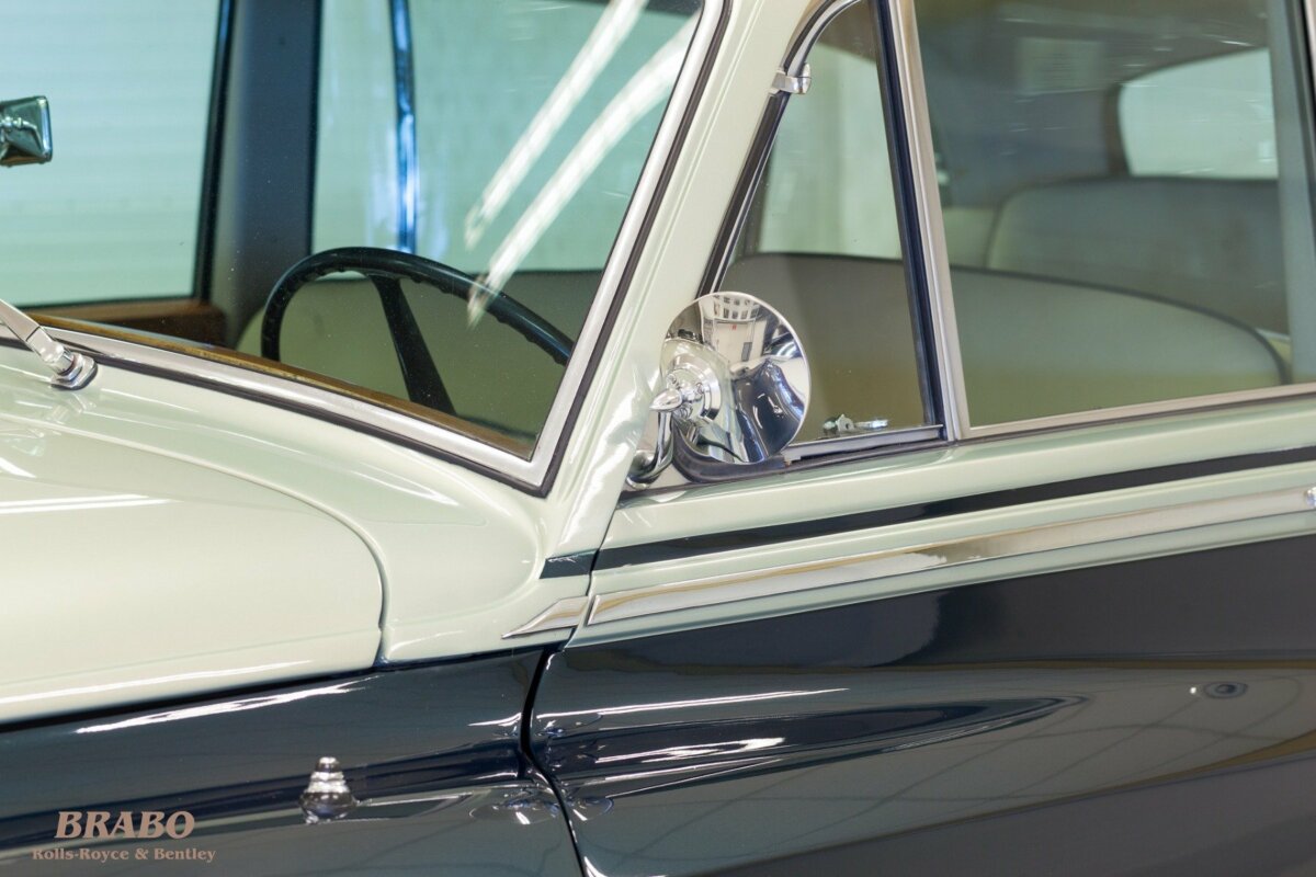 Rolls-Royce Silver Cloud II LWB with glass partition