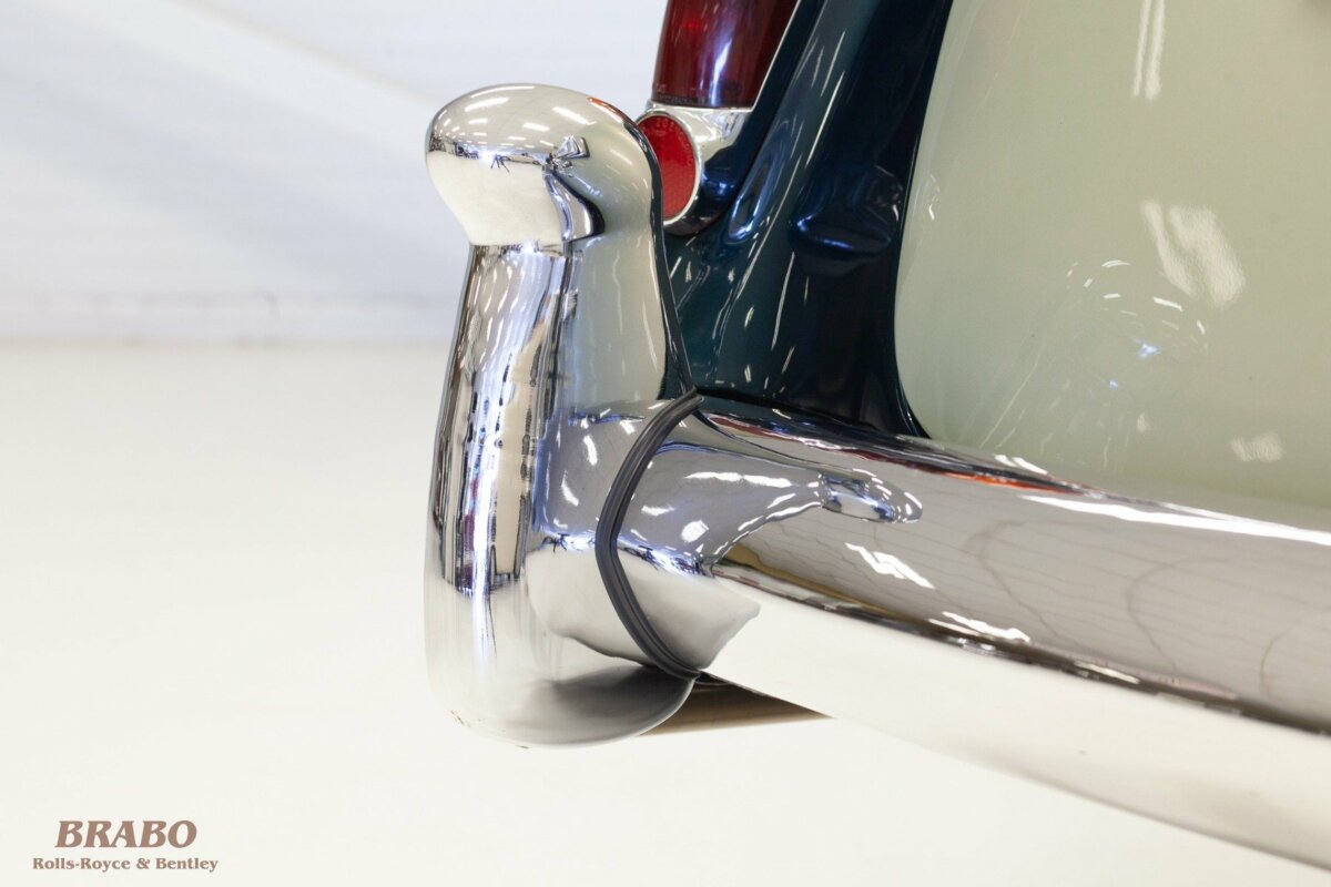 Rolls-Royce Silver Cloud II LWB with glass partition