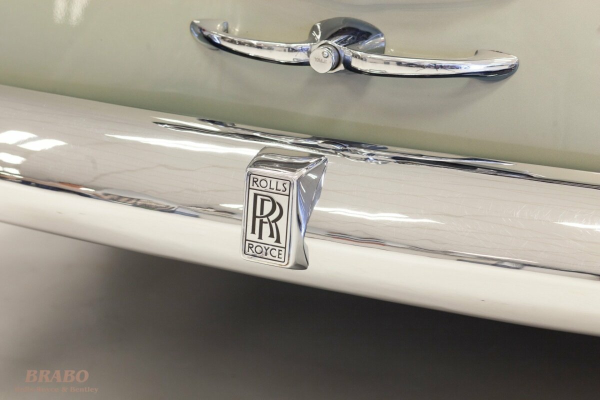 Rolls-Royce Silver Cloud II LWB with glass partition