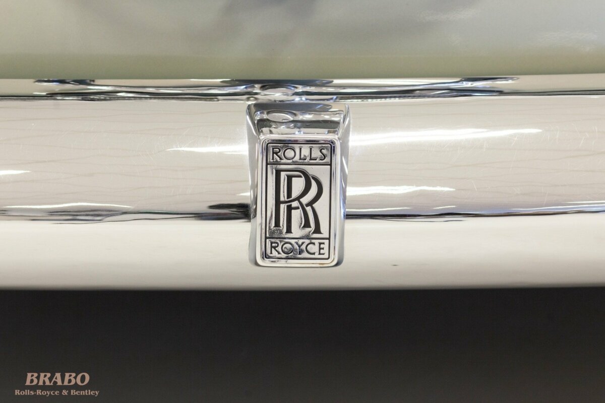 Rolls-Royce Silver Cloud II LWB with glass partition