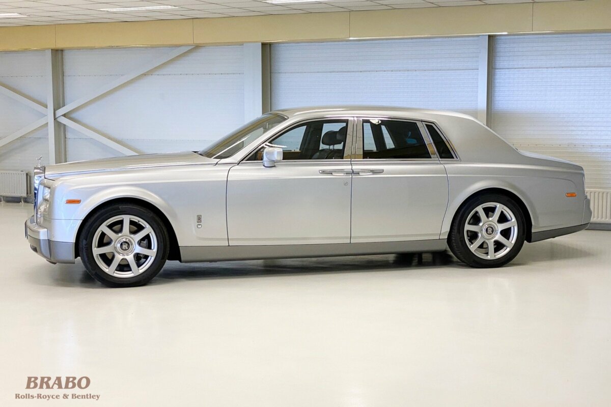 Rolls-Royce Phantom 2003 Contrast Silver