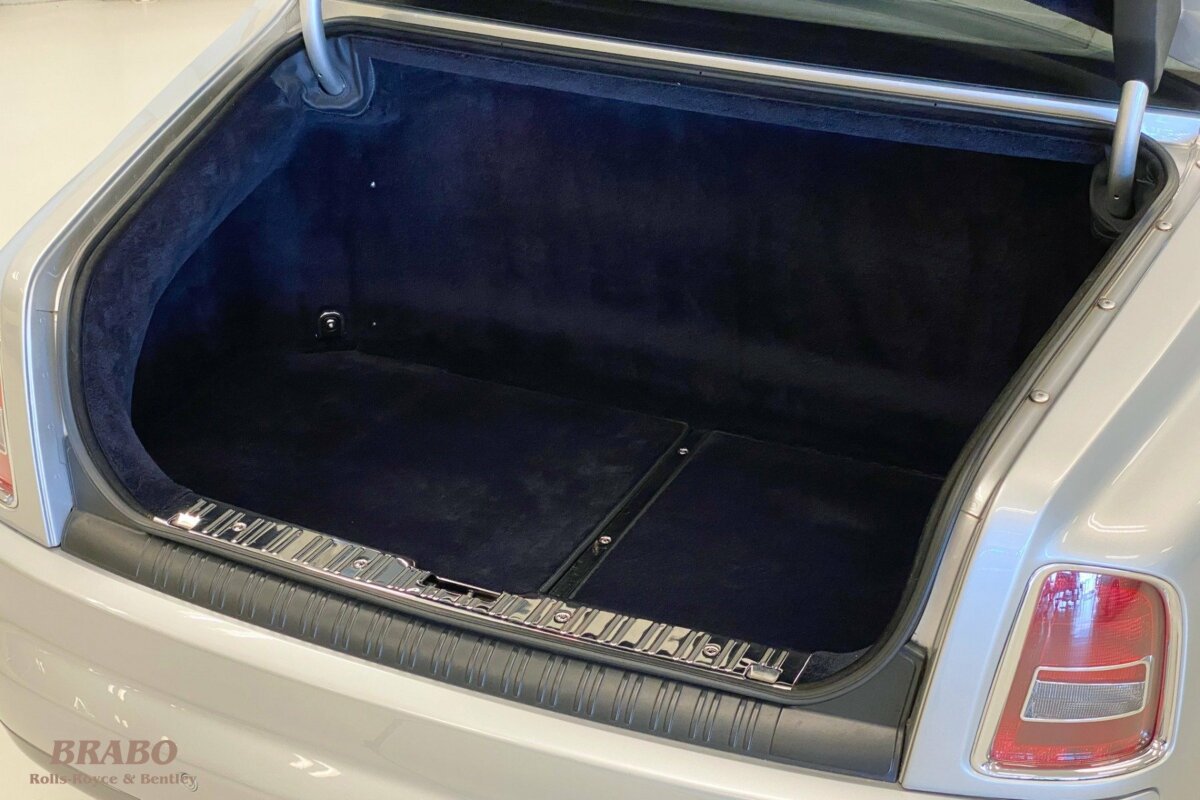 Rolls-Royce Phantom 2003 Contrast Silver