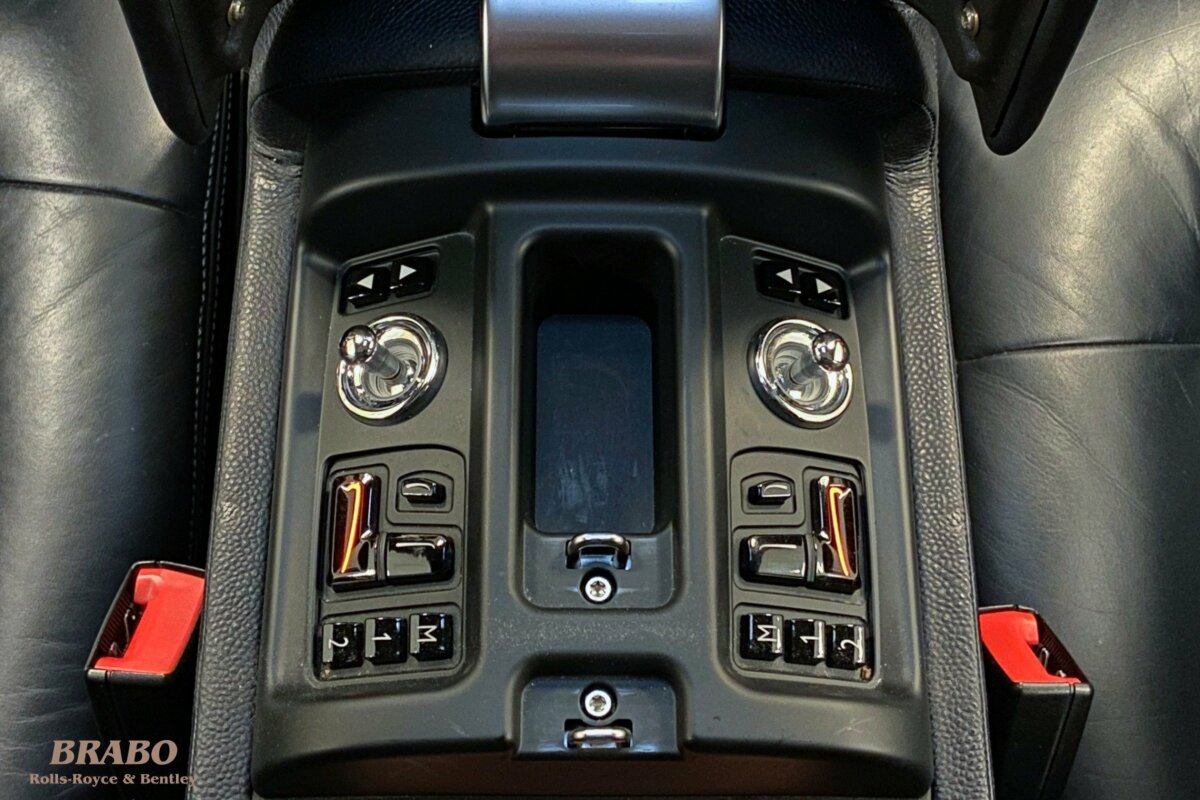 Rolls-Royce Phantom 2003 Contrast Silver