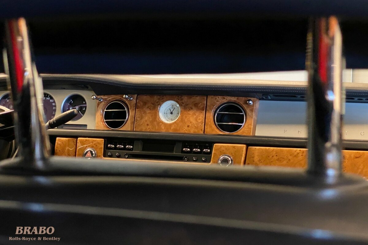 Rolls-Royce Phantom 2003 Contrast Silver