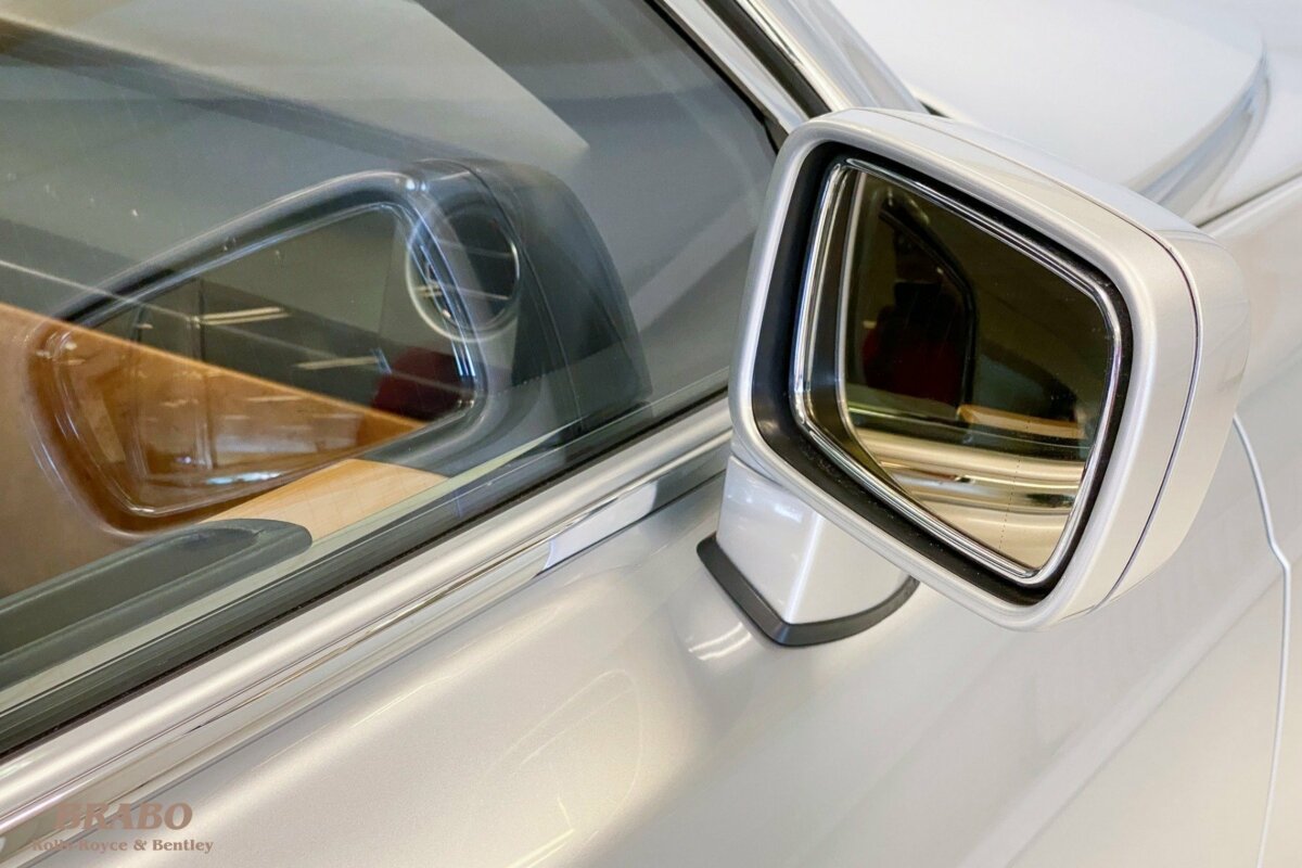 Rolls-Royce Phantom 2003 Contrast Silver