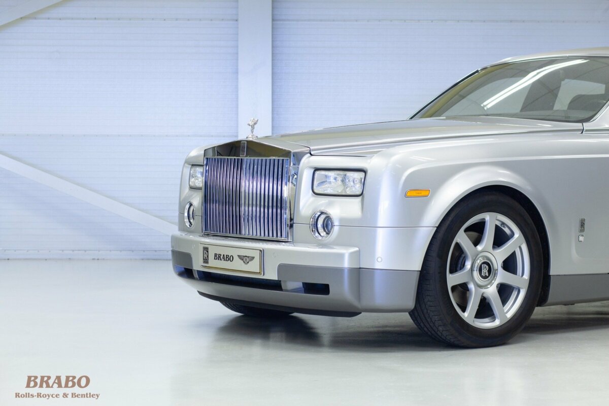 Rolls-Royce Phantom 2003 Contrast Silver
