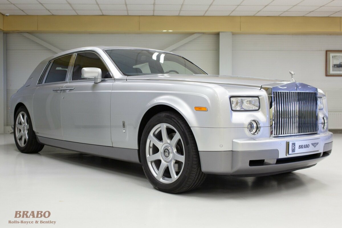 Rolls-Royce Phantom 2003 Contrast Silver