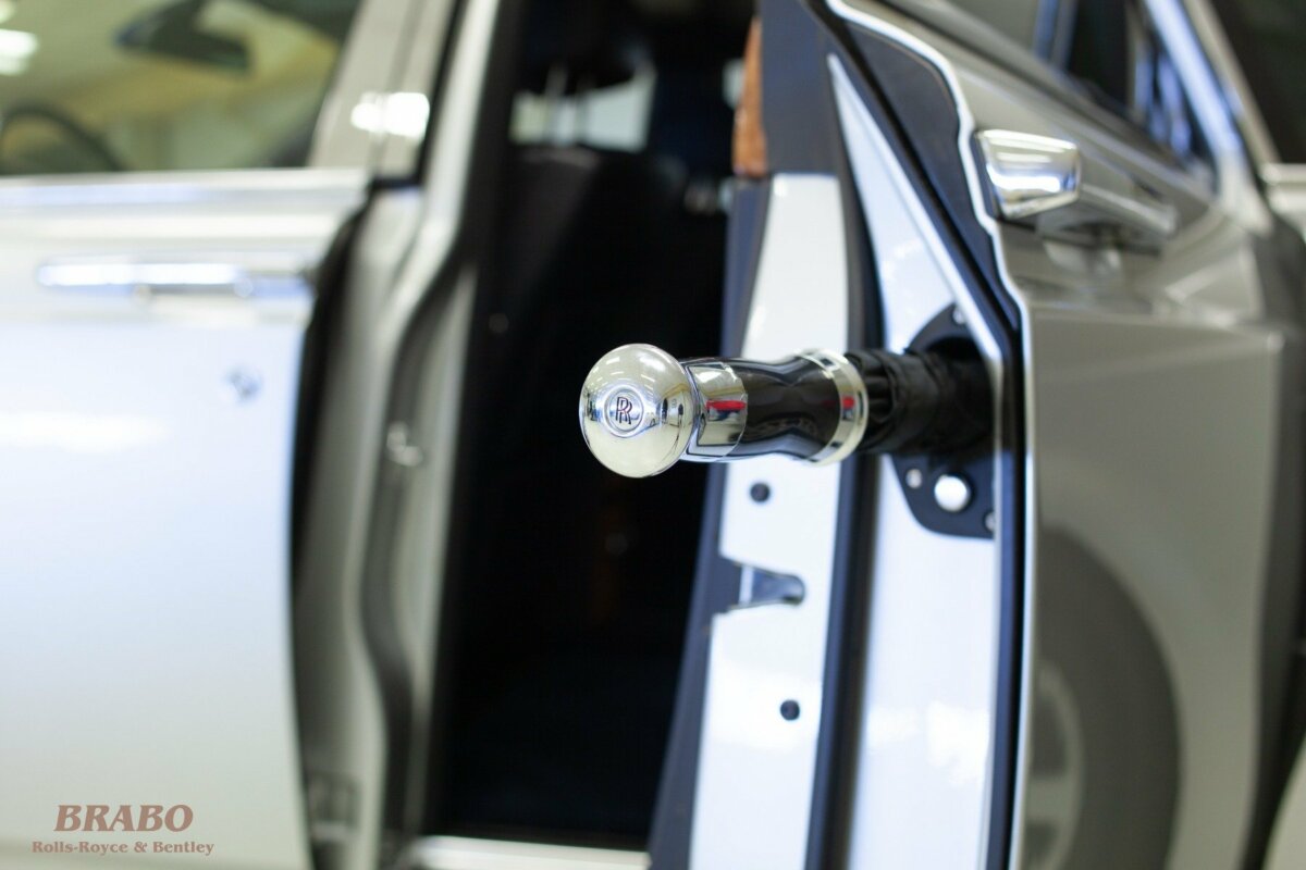 Rolls-Royce Phantom 2003 Contrast Silver