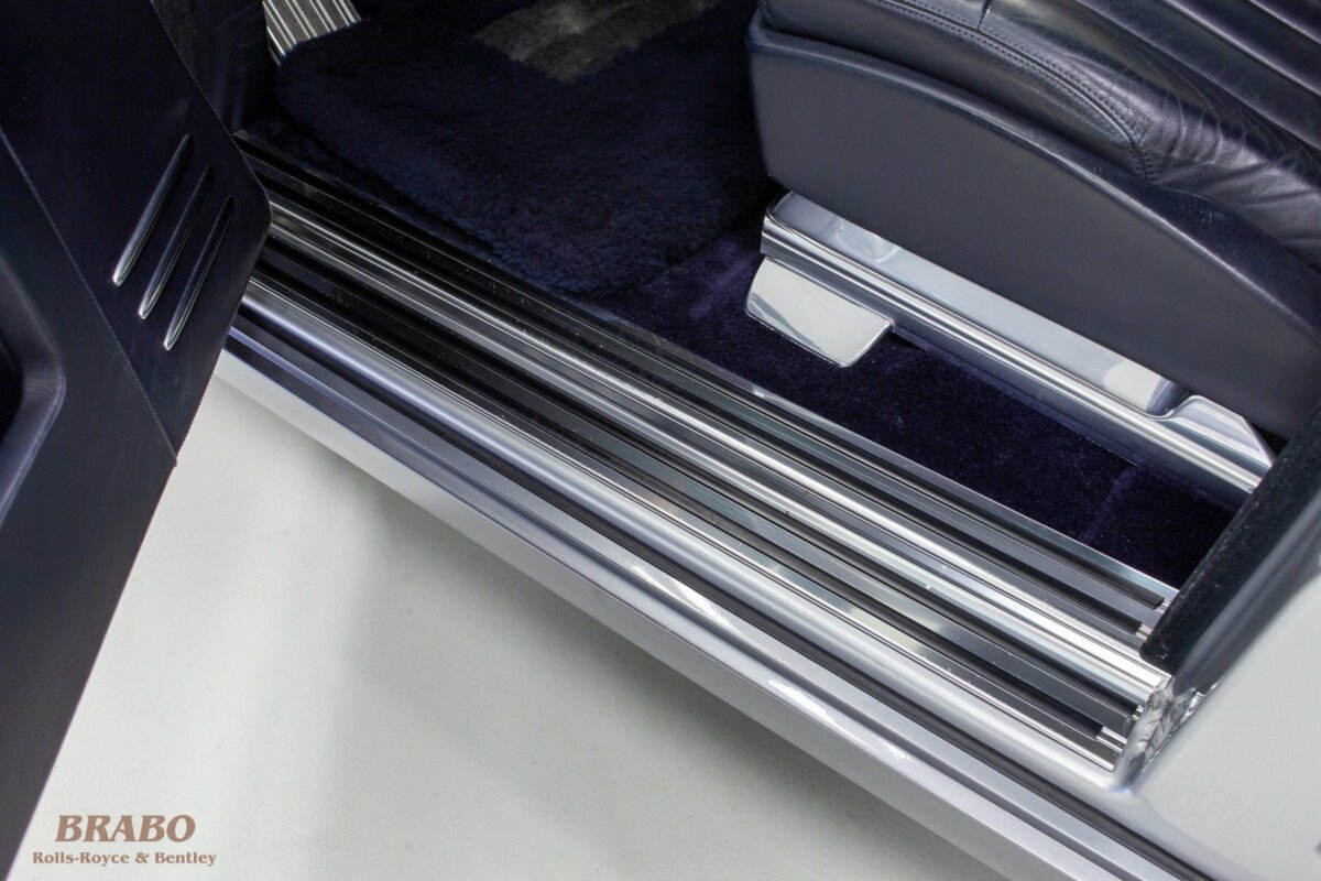 Rolls-Royce Phantom 2003 Contrast Silver