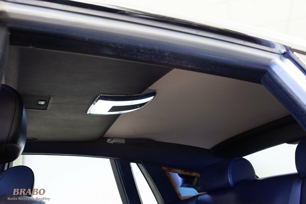 Rolls-Royce Phantom 2003 Contrast Silver