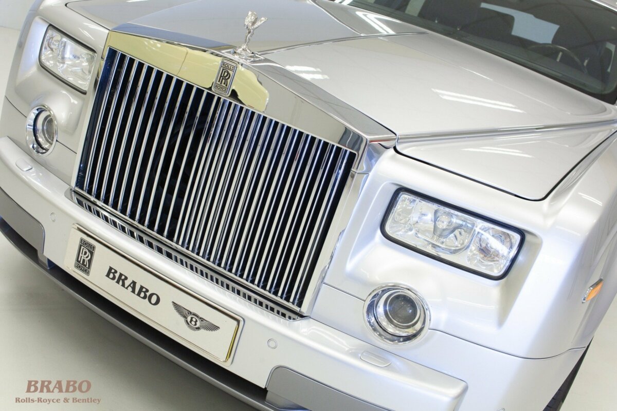 Rolls-Royce Phantom 2003 Contrast Silver